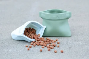 Image via Leerberg (Etsy), feat. The Ultimate Treat Pouch Silicone Dog Treat Pouch